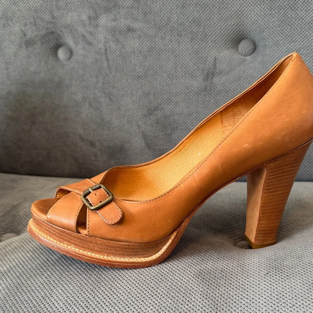 Michael‎ Kors Tan Buckle Peep-Toe Heels Size 9